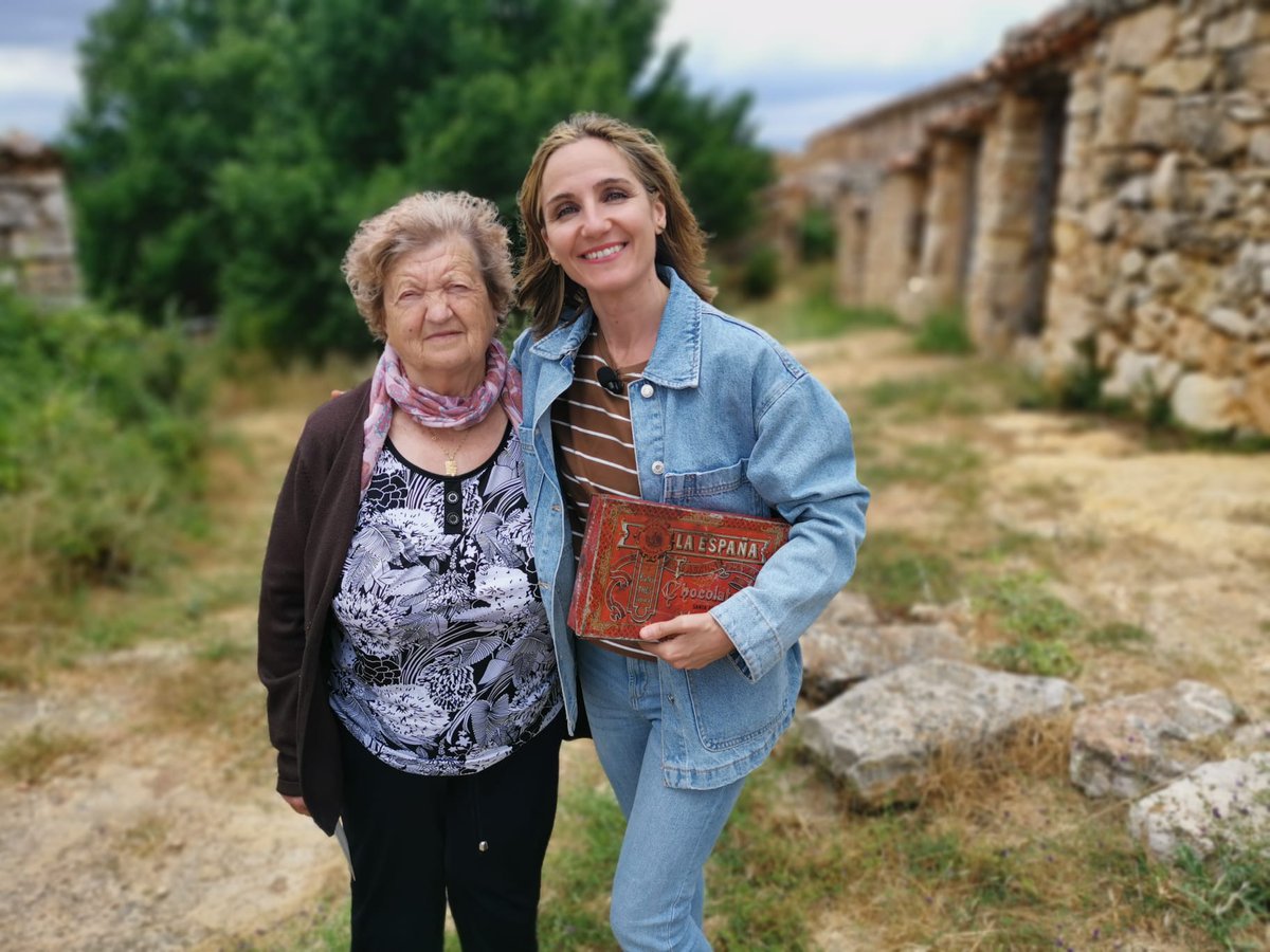 España Directo (@edirectotve) on Twitter photo Celia fue masovera y viajamos por su memoria para ver cómo vivían en masías obligadas a autoabastecerse 👀En Mas Blanco #Teruel hay 3 familias y la Asociación Recartografías inició su recuperación hace una década 👉rtve.es/v/6640204/
#Atlasdelopequeño
<a href="/LauraGrojas_ed/">Laura García Rojas</a> Celia fue masovera y viajamos por su memoria para ver cómo vivían en masías obligadas a autoabastecerse 👀En Mas Blanco #Teruel hay 3 familias y la Asociación Recartografías inició su recuperación hace una década 👉rtve.es/v/6640204/
#Atlasdelopequeño
<a href="/LauraGrojas_ed/">Laura García Rojas</a>