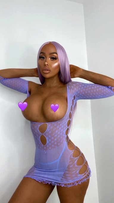 Do you think my big tits deserve a tip cashapp me  &pound;PayDollyB  💰💰 https://t.co/Oai5x2V5RS