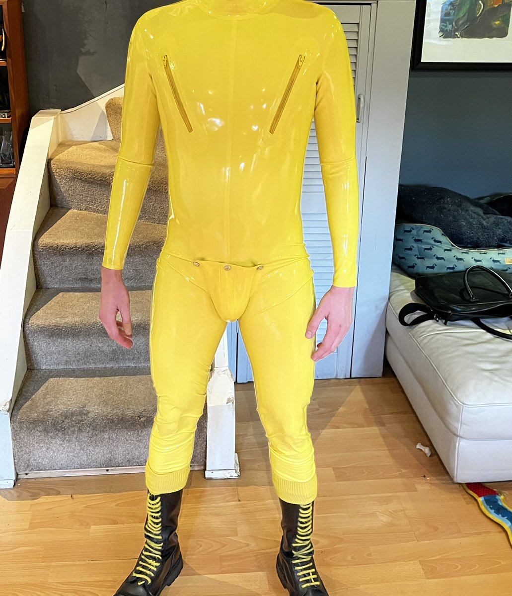 Ready for the last <a href="/RubbermenLondon/">Rubbermen of London</a> at Backstreet. Thanks so much for <a href="/JRubberCub/">JRubberCub</a> and @ASubCalled for resurrecting the rubber scene in London with RoL. And thanks to <a href="/BackstLondon/">The Backstreet</a> for all the kinky memories. Say hi if you see me- will be hard to miss me!