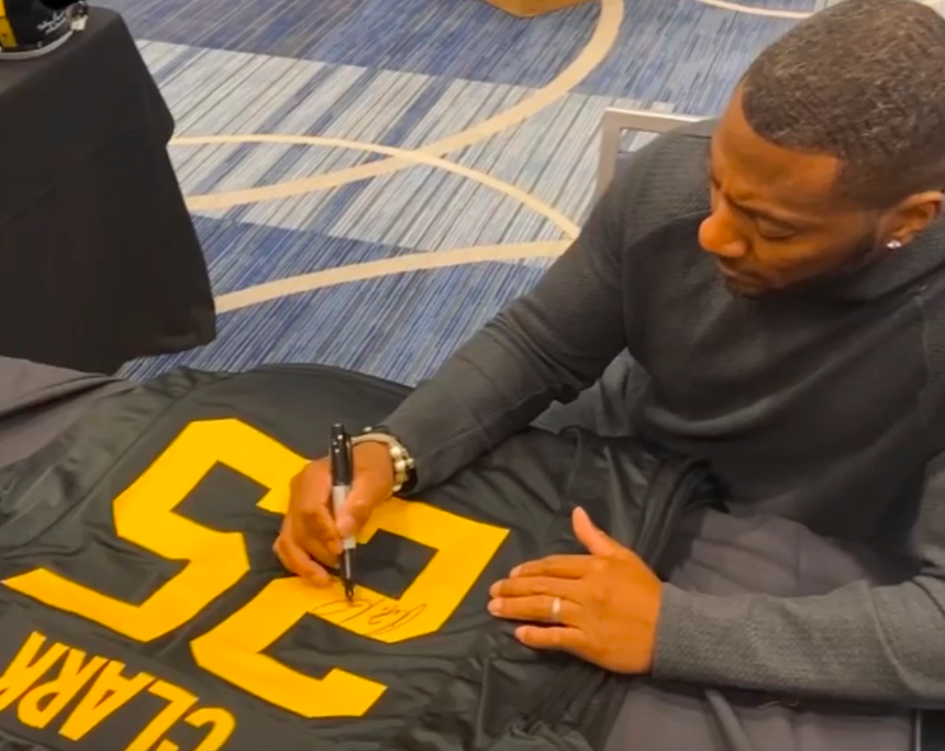 We're going to give a <a href="/Realrclark25/">Ryan Clark</a> autographed jersey to someone who retweets this tweet and follows us!

We'll pick a winner on Tuesday, 7/5!