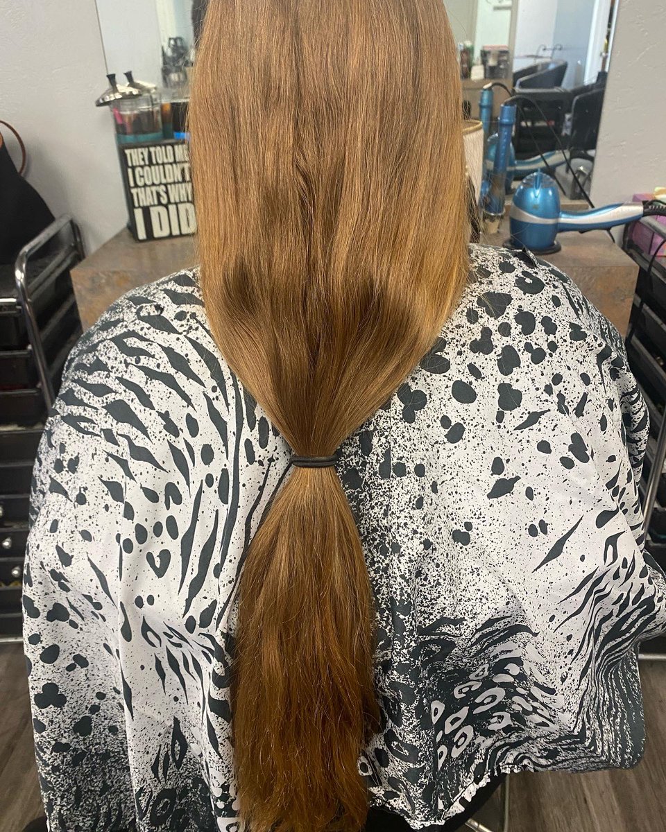 kyliekuck's tweet photo. Goodbye COVID hair. 15’’ off to @HairWeShare ✌🏻 https://t.co/5LESgz3MtL