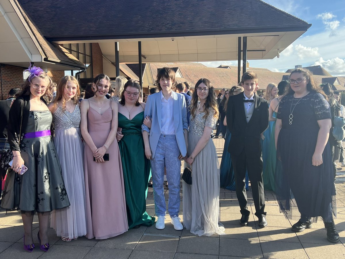 murdina_hook's tweet photo. Class of 2022 prom. They all looked lovely xx https://t.co/ak6Ph59XJ7