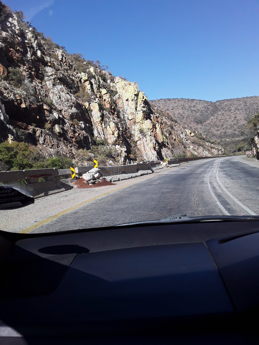 ChueneDaniel's tweet photo. @SANRAL_za #SANRALBeautiful
R37 (Chuenespoort) going towards Polokwane & burgersfort those barricades in frame 2 need a serious attention they have been there for so long and that road is very small please do something even extending will pass https://t.co/iDExHJ2KdR