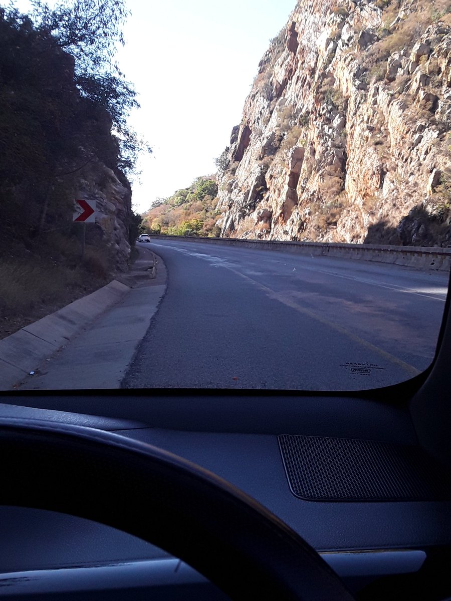 ChueneDaniel's tweet photo. @SANRAL_za #SANRALBeautiful
R37 (Chuenespoort) going towards Polokwane & burgersfort those barricades in frame 2 need a serious attention they have been there for so long and that road is very small please do something even extending will pass https://t.co/iDExHJ2KdR