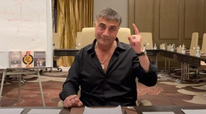 Bence Millet İttifak'nın Cumhurbaşkanı adayı Sedat Peker olmalıdır. Adam tüm muhalefet partilerinden daha iyi muhalefet yapıyor ve elinde çok belge var. Deli Çavuş hesabında bile çoğu siyasetçiden,gazeteciden daha önemli şeyleri ortaya çıkardı.