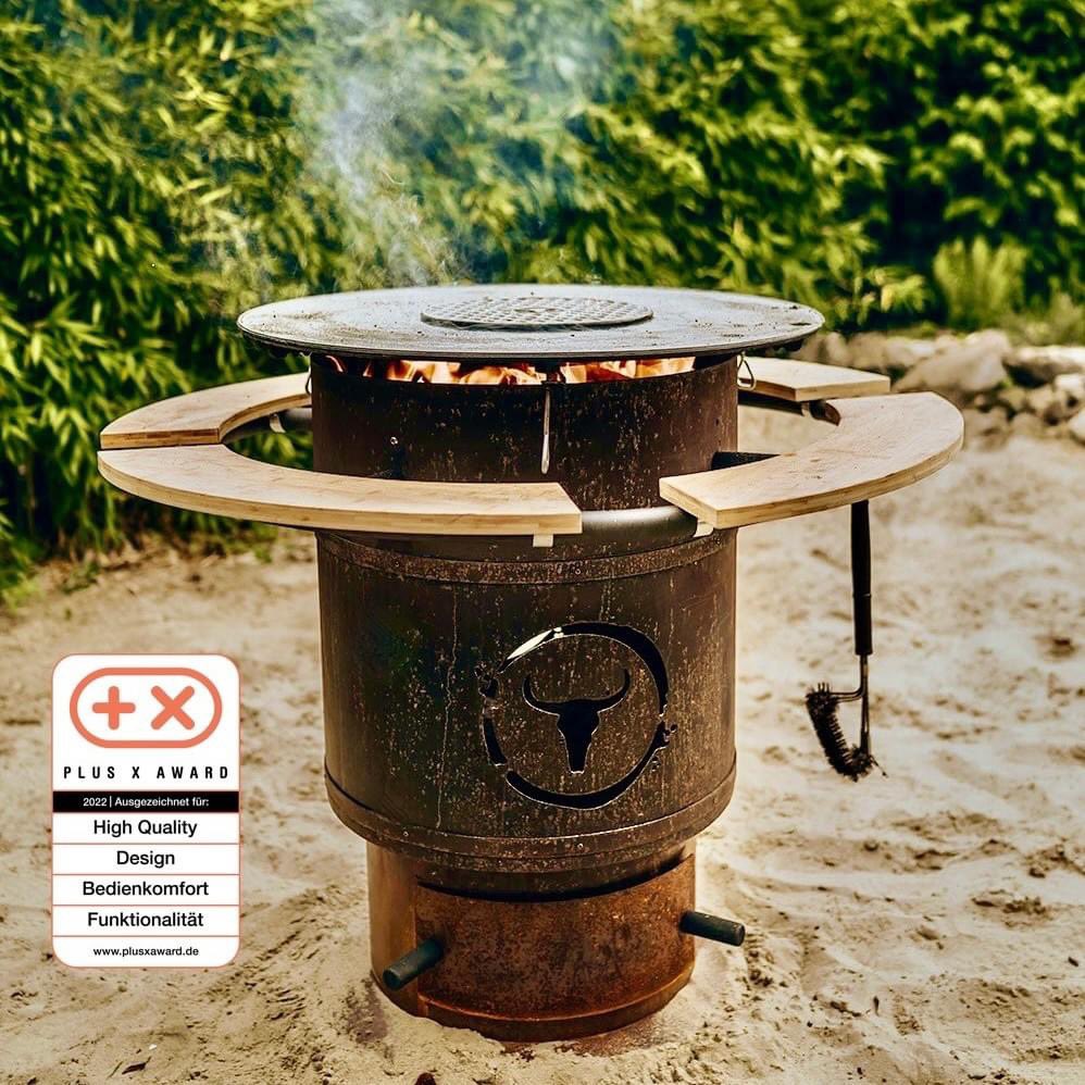Der Bandit FirePlace vereint Grill &amp; Feuerstelle! Er sieht nicht nur fantastisch aus, sondern ist ein genialer Grill und Feuerrplattengrill. Lerne ihn kennen und verstehe warum er so einzigartig ist.🔥 #moestabbq #grilldifferent #banditfireplace #burger #bbq #fireplace #bbqtime