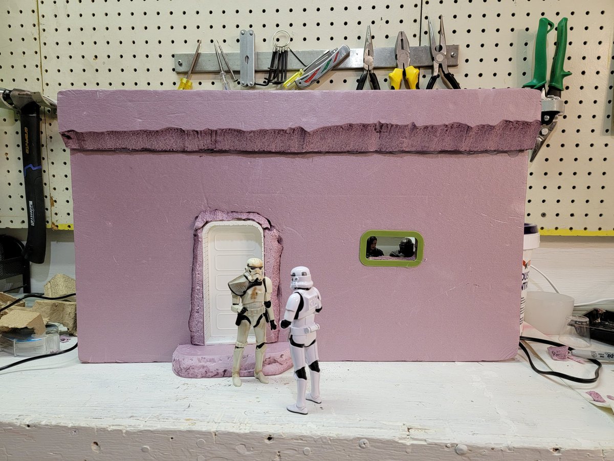Shamaz084's tweet image. Taking a digital break to build some traditional creativeness. Really having fun with this build so far.

#artistatwork #makecoolstuff #starwars #diorama #starwarstheblackseries #tatooine
#wip #creativityftw #nerd
