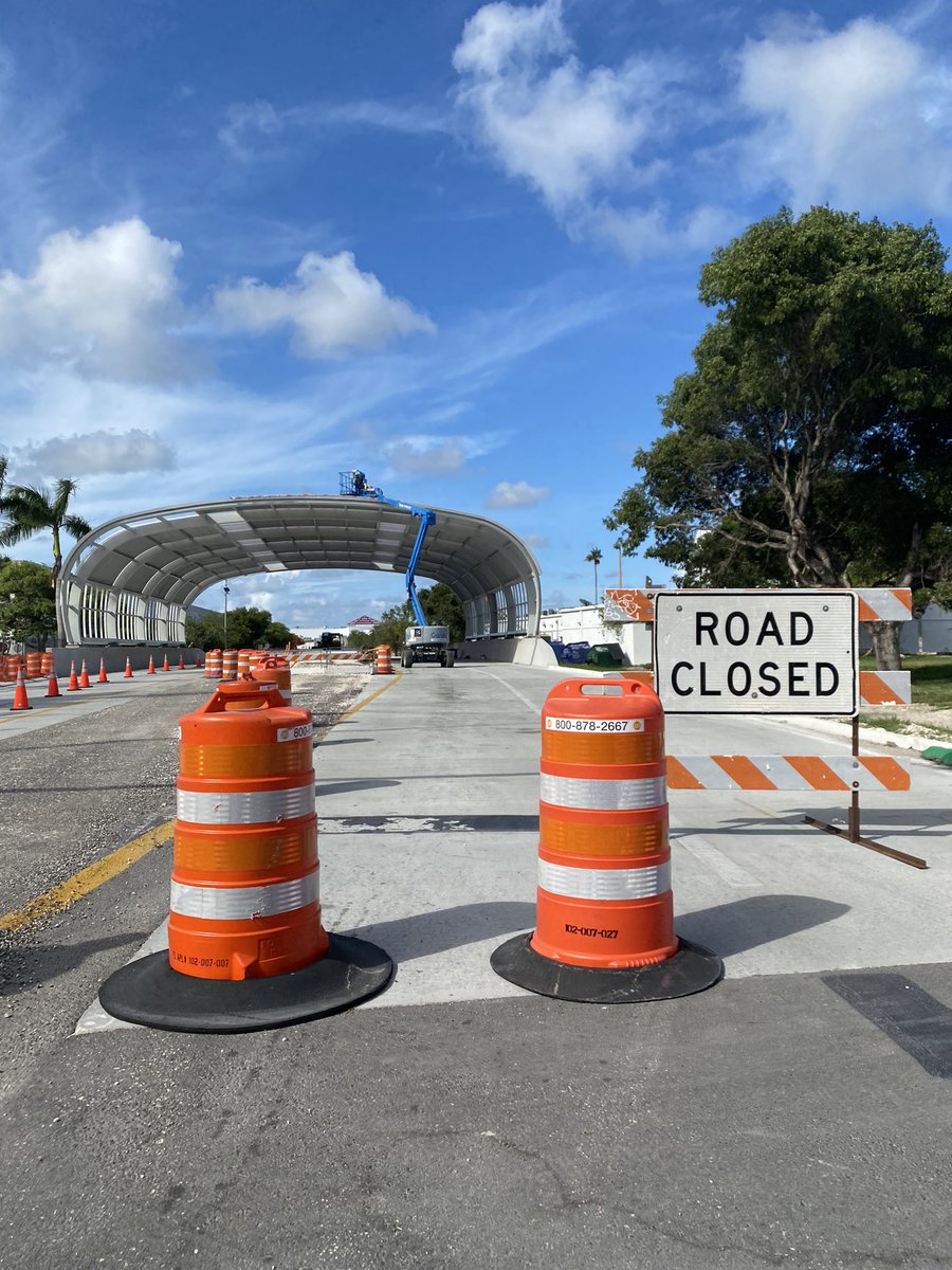 SDadebrtupdates's tweet photo. Marlin Road Station canopy as seen from the exterior. Almost all of the polycarbonate panels and insulated metal panels have been installed, with most of the perforated metal panels expected to be installed soon. 

#SouthCorridorBRT #MiamiSMARTProgram 
#MiamiSMARTPlan https://t.co/00xIuCCB0u