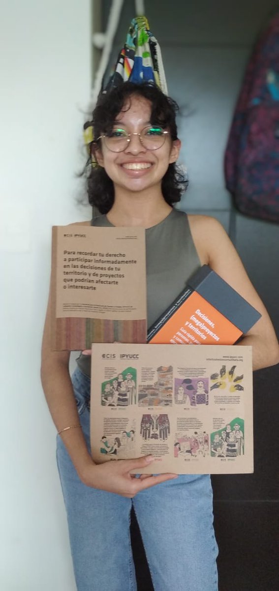 CCISmx's tweet photo. Y nosotras de que hagas tus prácticas profesionales en @CCISmx. Y de poder encontrarnos en persona para darte la Guía Rápida, fanzine y calcomanías de la #IPYUCC, antecedente regional de la iniciativa #QueSepanQueSabemos en la que tú colaboras ¡Gracias @Abs_amabilis!🤗 https://t.co/8wQGmr1FQj
