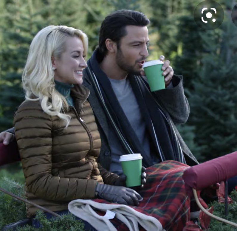 Neecienee's tweet photo. #Hynies, help #Alex decorate the Christmas tree in his room, yay or nay? #ummhmm 🙋♀️ #MistletoeSecret @hallmarkchannel @tyler_hynes #tylerhynes https://t.co/uxGcNm9vow