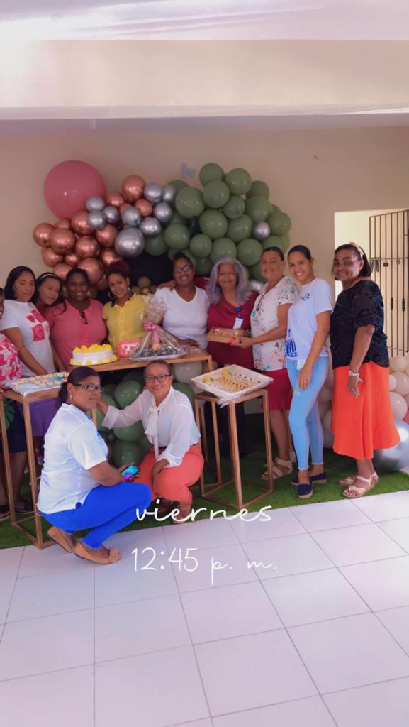 KenniaRamirez15's tweet photo. Gracias al programa #SUPÉRATE hoy podemos seguir capacitando a nuestros participantes y puedan tener otras fuentes de ingresos. Acción formativa de decoración en globos #RegionalEsteII @SoraidaMota1 @GloriaReyesG @SuperateRDO https://t.co/42WOBOc7PF