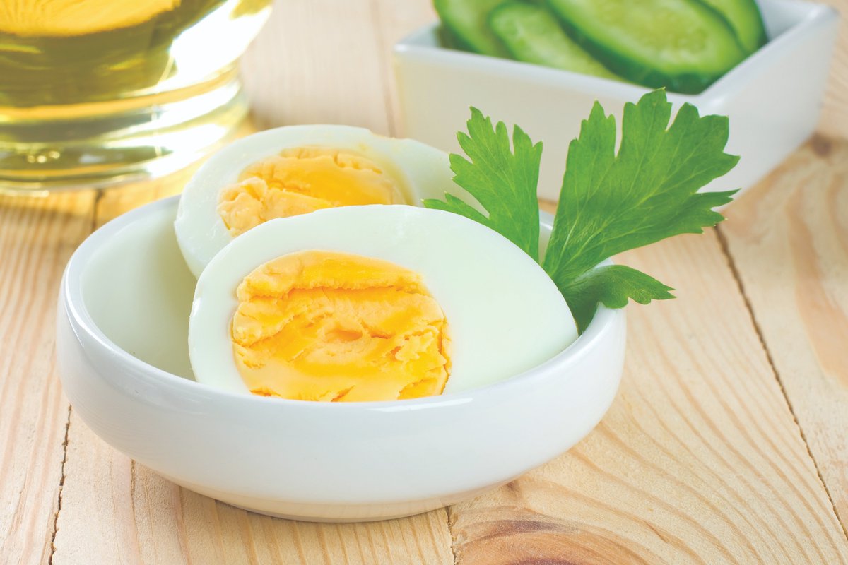 OhioEggFarmers's tweet photo. Remember… you can only keep hard-boiled eggs for up to one week in the refrigerator, so don’t forget about those picnic leftovers! 🥚  

#EggSafety #Picnic #Eggs #LeftoversForLunch https://t.co/92AQNcfs53