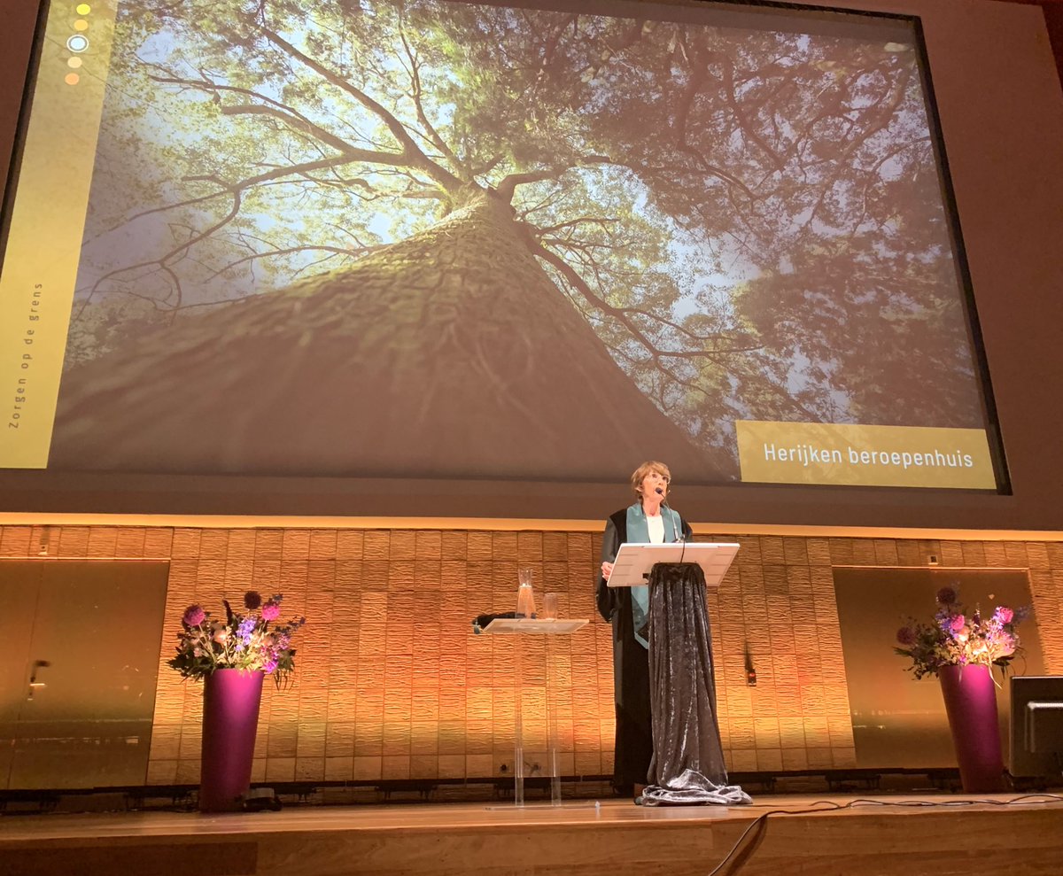 Prachtig en zeer druk bezocht afscheidscollege van prof Pauline Meurs die naast vele andere maatschappelijke rollen decennia lang verbonden was <a href="/erasmusuni/">Erasmus University</a> <a href="/ESHPM_EUR/">ESHPM ErasmusUniRdam</a>. Een rolmodel, ook voor mij. Ze hield een warm pleidooi voor herijking van het beroepenhuis in de zorg.