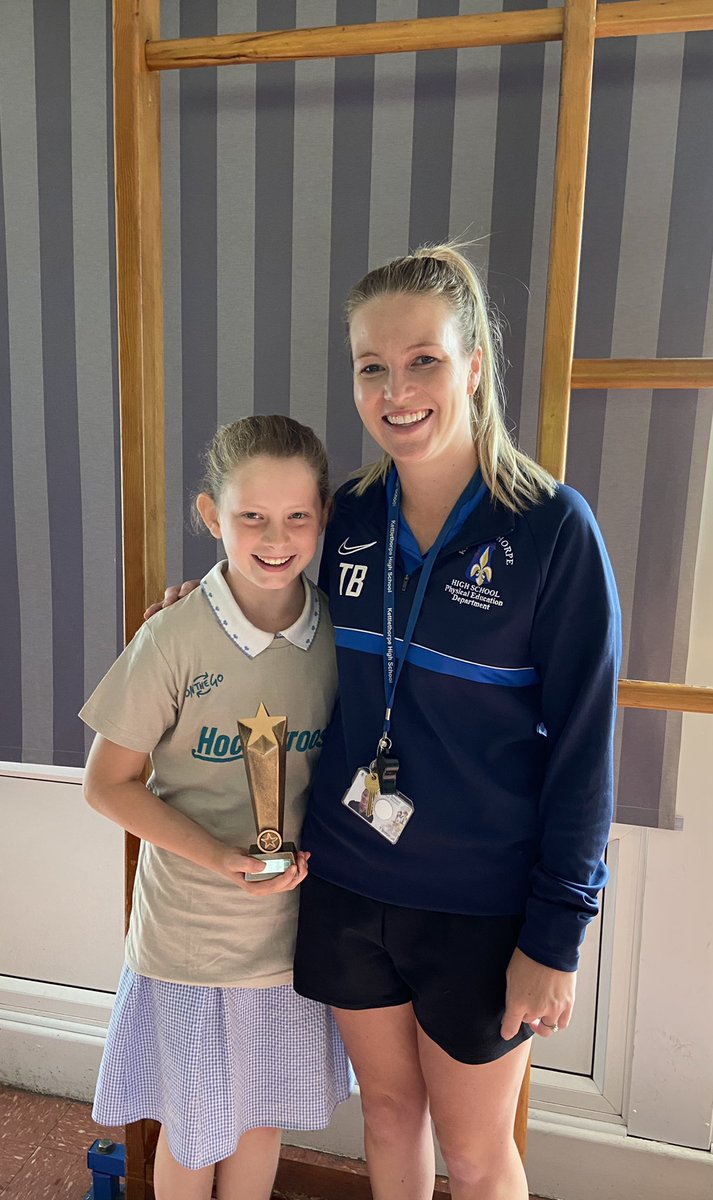 MackieHill's tweet image. It was wonderful to have Miss Britton from @KettlethorpePE present Beth with her award in our celebration assembly this morning. The children loved hearing about Miss Britton’s progression in hockey that has lead to her representing Australia 🏑 🇦🇺. #aimhigh @Slazengerhc