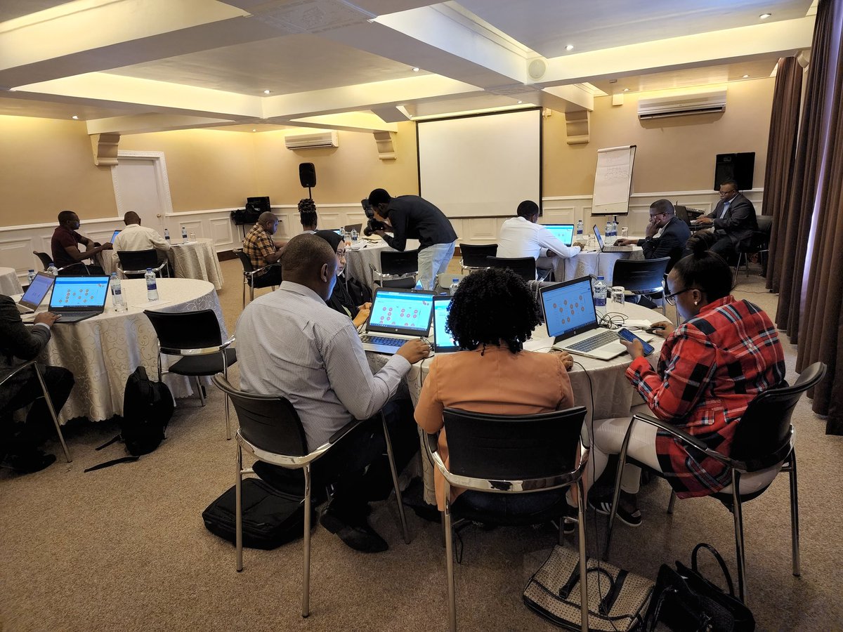 JaneNtunde's tweet image. Conducting Scientific Validated  Competence Assessment Centre for Kenya Commercial Bank Senior Managers
#ArtificialIntelligence
#NoMoreBusinessAsUsual
#MyAfricanTriangle