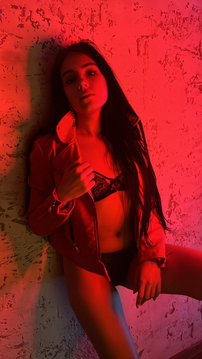 100 лайков и я сижу так завтра на созвоне в zoom