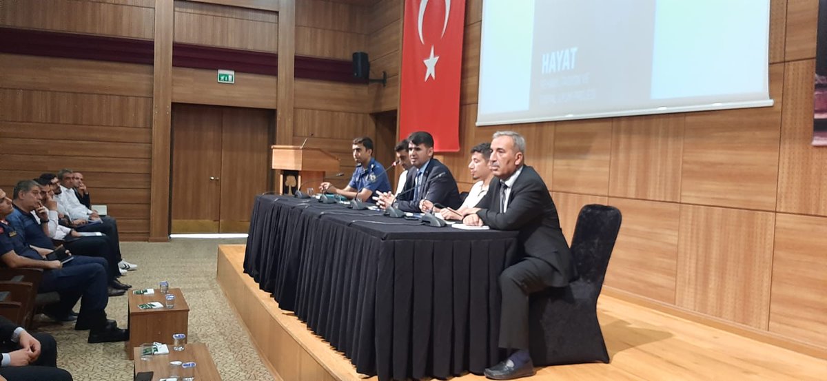 Sehitkamilkyk27's tweet photo. Kaymakamımız Ömer Kalaylı başkanlığında, İlçe Daire Müd. katılımlarıyla Gönül Akademisi Saha Personelimize yönelik Şehitkamil'de bağımlılıkla mücadele konusunda uygulanmaya başlanan Hayat Rehabilitasyon ve Sosyal Uyum Projesi bilgilendirme ve tanıtım toplantısı gerçekleştirildi. https://t.co/90EFgobRUn