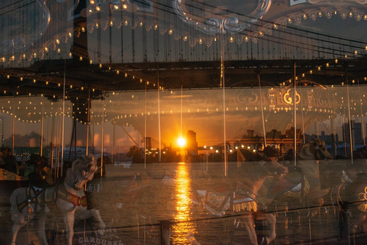 Sunrise in Dumbo Brooklyn. #janesCarousel #Brooklyn #NYphotographer #NFT #Newyorksummer #sunrise #sunset #SunnyDay