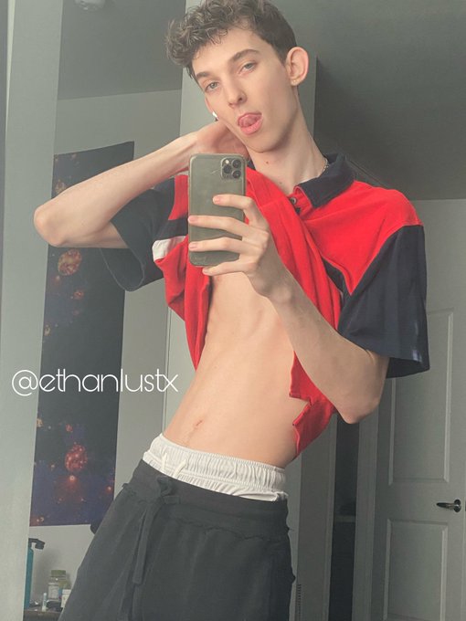 You like slim boys? 😜😈 RT if you do https://t.co/t48RRqUrm7<a href="/tag/bulgeinbriefs"class="tags"><span>#bulgeinbriefs</span></a>