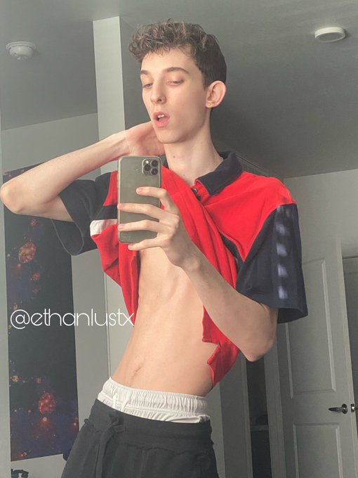 You like slim boys? 😜😈 RT if you do https://t.co/t48RRqUrm7<a href="/tag/bulgeinbriefs"class="tags"><span>#bulgeinbriefs</span></a>