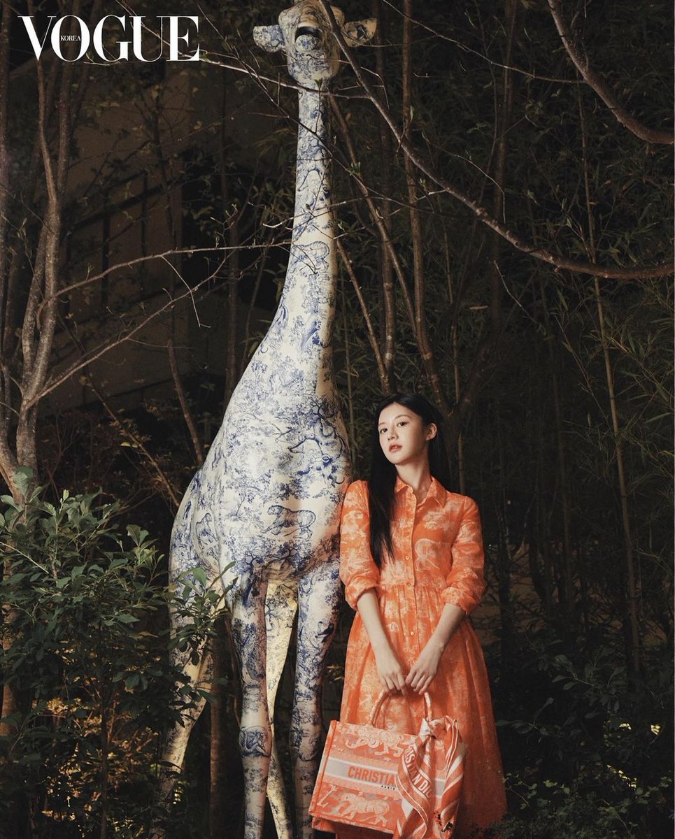 Night after night she moves further and further to the east, until she meets the ruler of the realm who turns out to be a one of a kind creature. The moon sheds so much light, and seems so bright that it beams the light straight to the majesty, Dior.