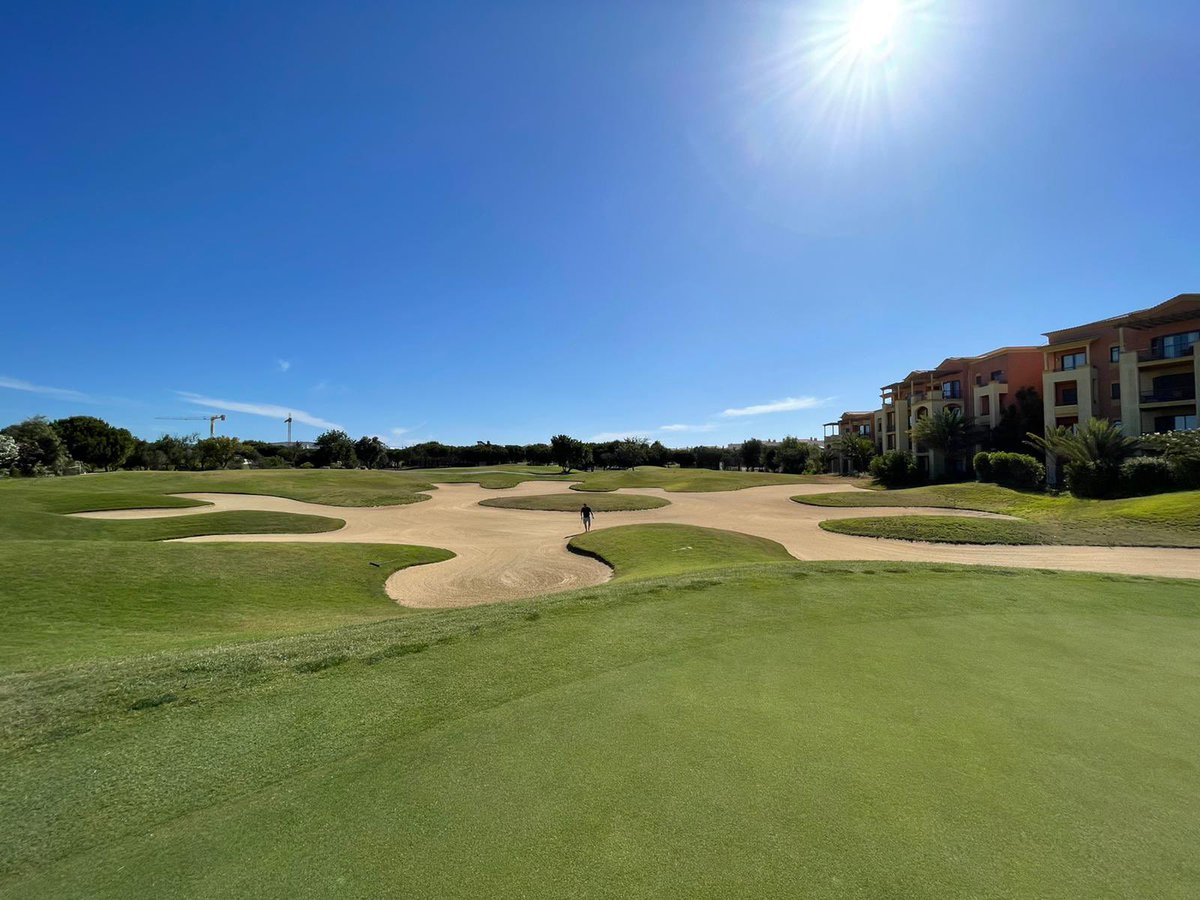 EXN_DataMark's tweet image. A fantastic week away with great people in Portugal.  Only decision I had to make this week was whether to go to the beach or to play golf.  This proves that I clearly chose to do both …if you zoom in you’ll see me somewhere