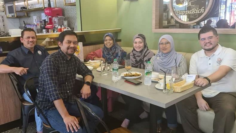 AnsaraKB's tweet photo. Besar harapan kami agar hubungan yg baik ini akan terus berkekalan, demi kebaikan bersama terutamanya untuk membawa alma mater yg dikasehi, MRSM KB/PC ke tahap yg lebih tinggi. https://t.co/A3IxMmCIcf