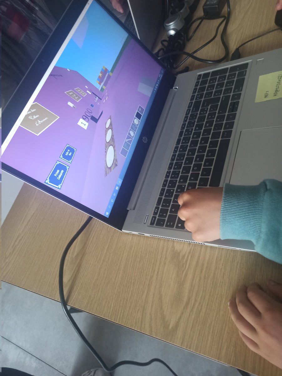 Très belle restitution des élèves de CM1-CM2 de l'école de Coatréven : avec leur professeure
@MapieBernadac et leur guide <a href="/Emmanuel_Laot/">Emmanuel Laot</a> ils présentent leur travail d'archive, leurs rencontres à <a href="/LeCnam_Inseac/">Le Cnam #InsEAC</a> , la reconstitution 3D de l'ancienne prison de Guingamp #minestory