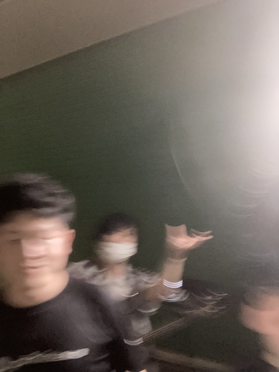 akkordpRay's tweet photo. ひさしぶりの路上LIVEめちゃくちゃ楽しかったです🎶GRAVITYでの配信テストに付き合ってくださったお2人。そしてアメリカ人のMattさんとお連れの方…一曲でも聴いてくださったり拍手を下さった皆様、本当にありがとうございました！これだから路上LIVE大好きです！また再来週… https://t.co/3rZujhTGww
