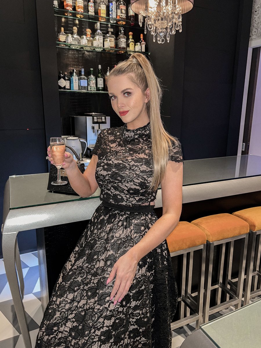 Cheersing' to the new month. 🥂

#EcclestonSquareHotel #LondonHotel #LondonHotels