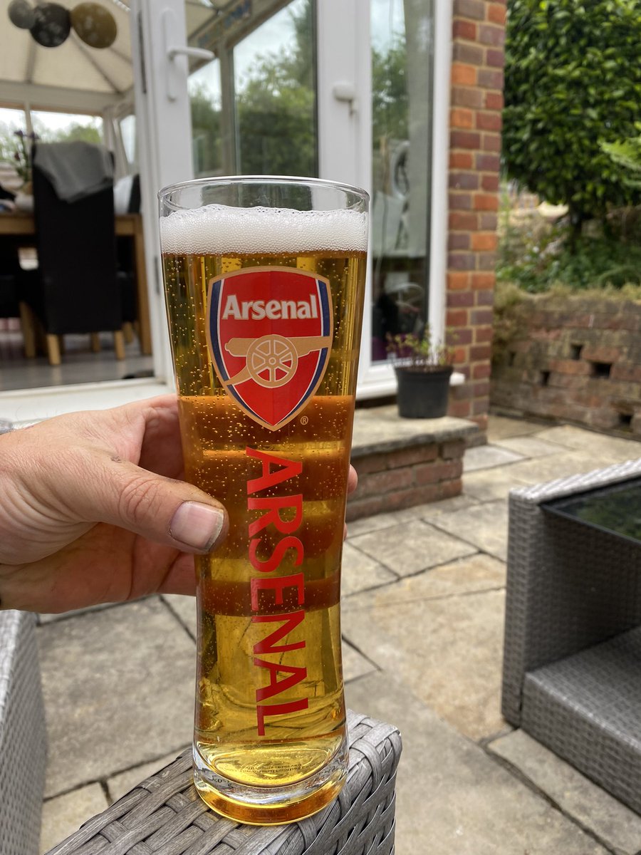 adsfabz08's tweet photo. @Arsenal Ffs @Arsenal pls just #AnnounceJesus give me a reason for another beer in my new glass https://t.co/jfOTu4igvM