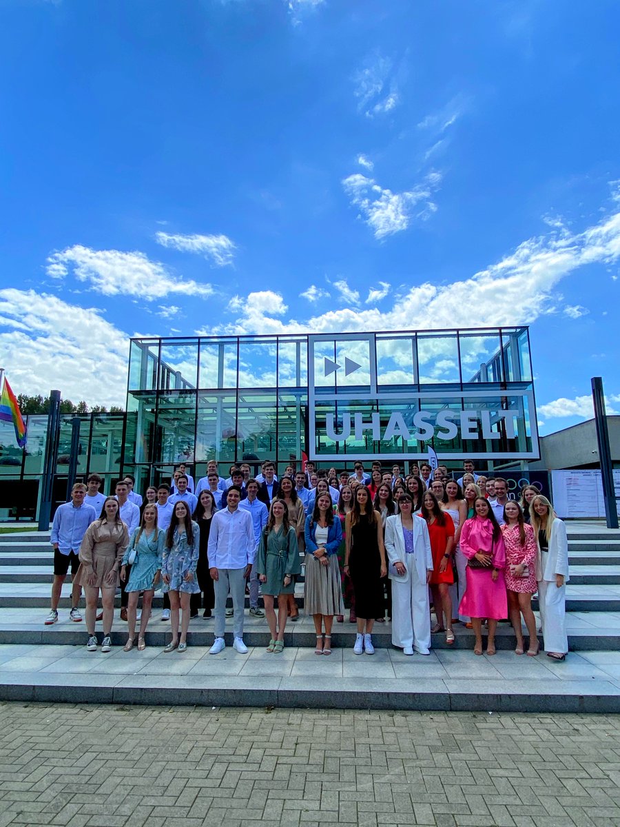 BEW_UHasselt's tweet photo. Het is zover! Vandaag vieren we onze afstuderende bachelor- en masterstudenten tijdens de proclamatie. Een welgemeende proficiat aan iedereen die in eerste zittijd zijn diploma behaalde aan onze faculteit!
En nu genieten van dat welverdiende verlof!
#uhasselt #facBEW #proclamatie https://t.co/mCf3O9WAuP