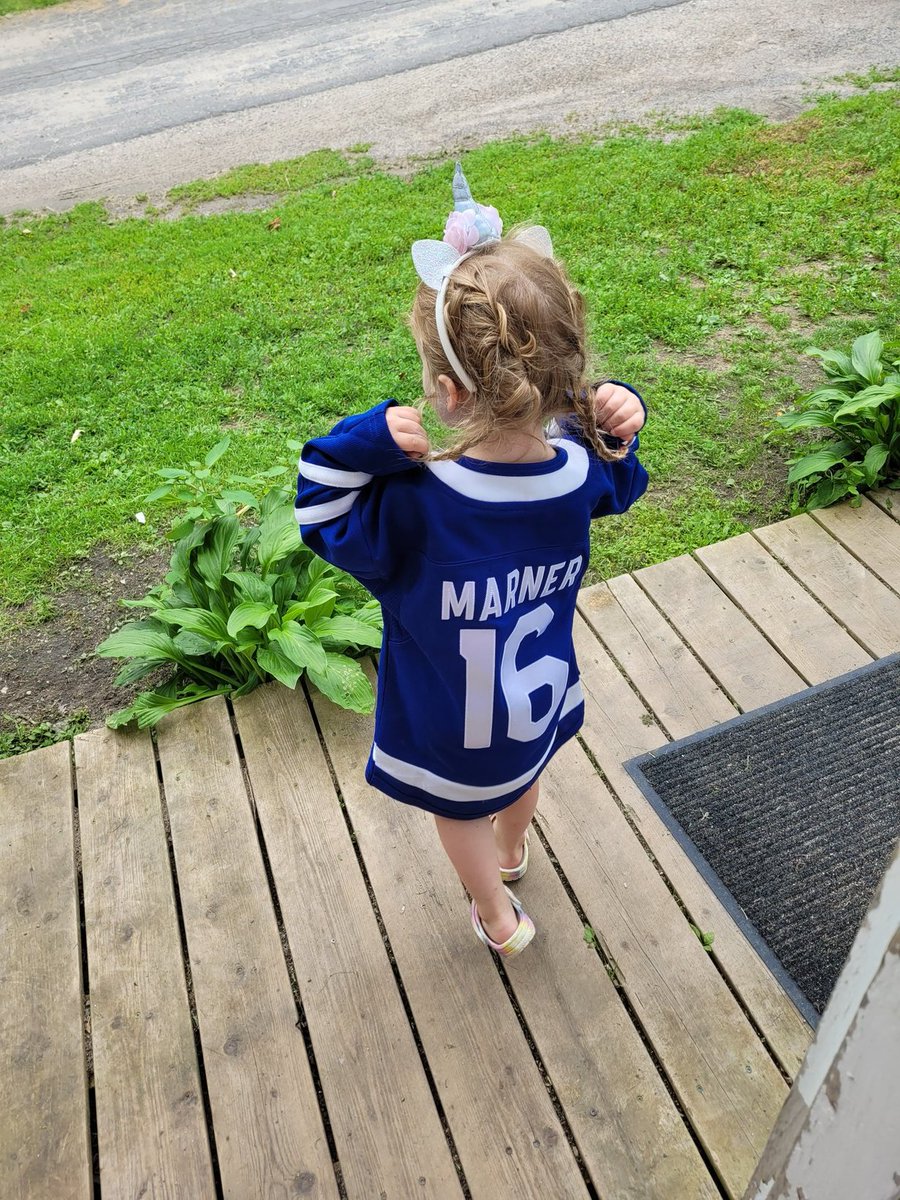 EdGoodfellow1's tweet photo. @Marner93 @SNCaroline @natspooner5 @Sportsnet @MapleLeafs @PWHPA @ratt26
When ur 3 year old dresses themselves for Canada Day <3 https://t.co/Y0I88ymosQ