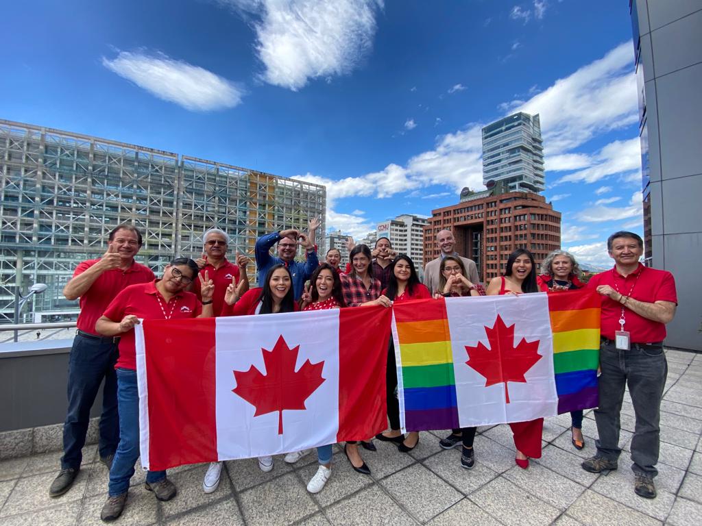 CanadaEcuador's tweet photo. ¡Celebrando el Día de Canadá con orgullo! 1/2 https://t.co/h1R9AeLPbI