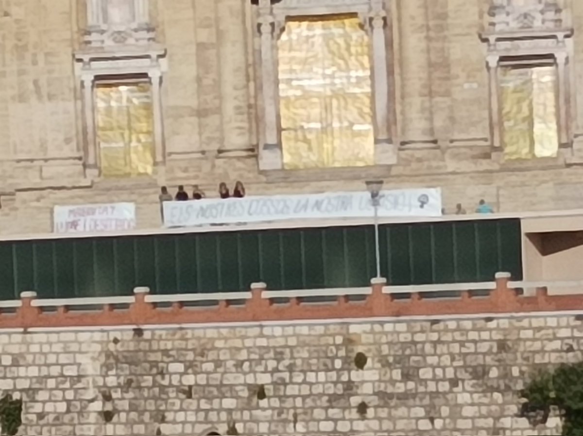 "Els nostres cossos la nostra decisió"  

Tortosa celebrant la victòria de la lluita feminista ♀️