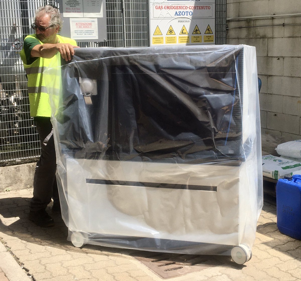 BonaldiTiziana's tweet photo. The new baby has arrived at #IEOufficiale within the framework of the technological joint collaboration with the #HumanTechnopole and @VanniniLab on structural proteomics: #Orbitrap Eclipse Tribrid: looking forward to lots of new exciting experiments! https://t.co/DIIIcXjq1o
