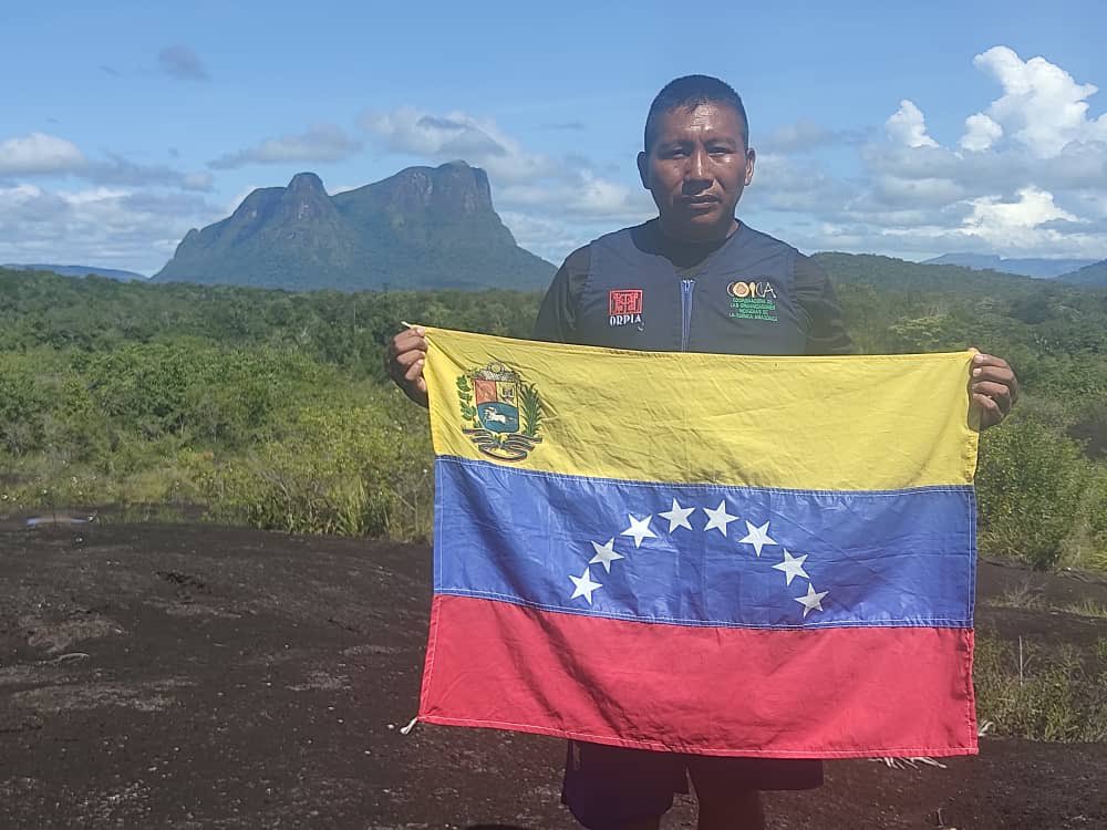 SOSOrinoco's tweet photo. Denunciamos homicidio de Uwottujja Virgilio Trujillo Arana, líder de guardianes territoriales del Sipapo, #Amazonas, #Venezuela, asesinado por luchar contra minería ilegal de #orodesangre #FARC #ELN. @SOSOrinoco ha reportado y alertado sobre complicidad del régimen @NicolasMaduro https://t.co/1zWq5vaowj