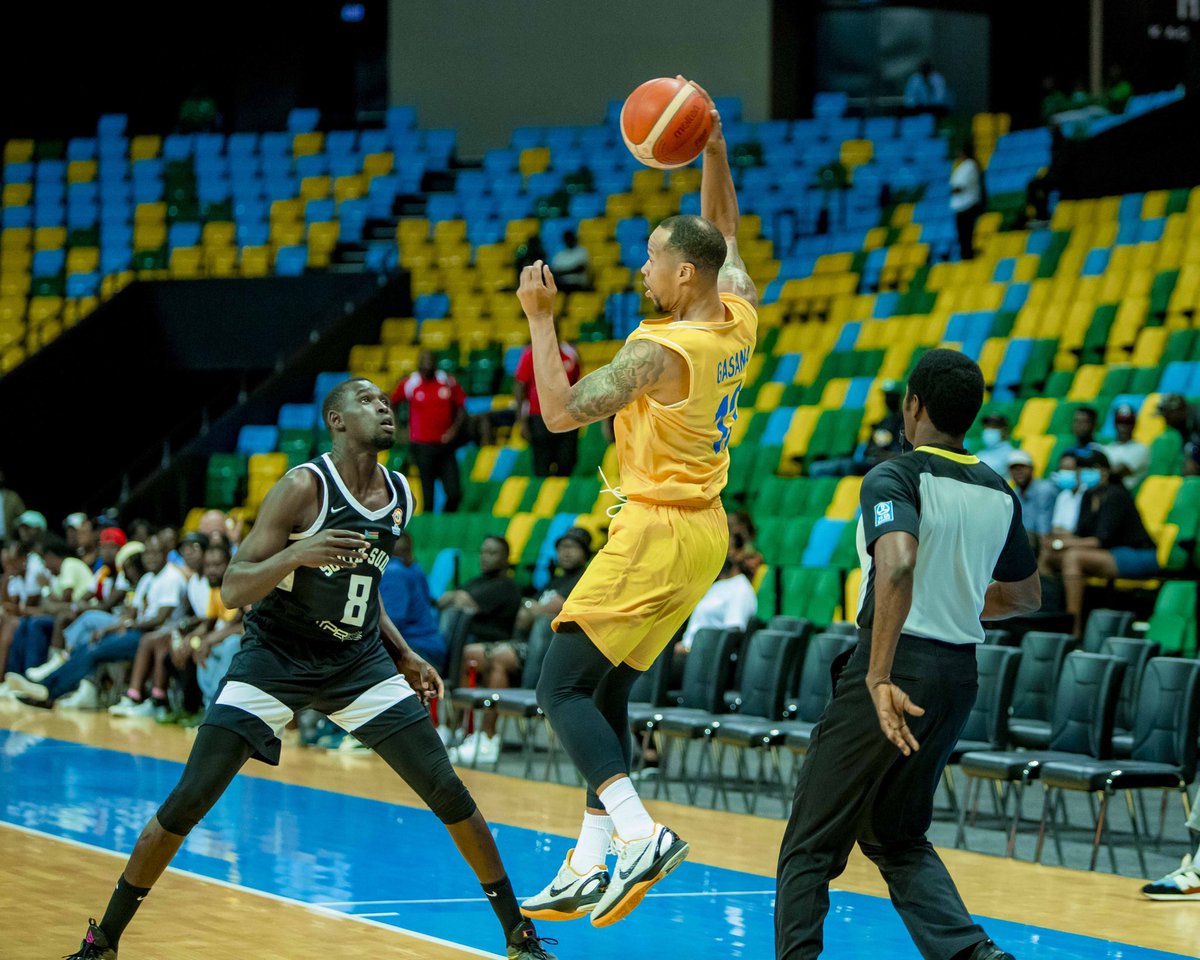 ferwabaRW's tweet photo. HALF TIME
It is #FIBAWC Qualifies and we are On 🔥🔥🔥
RWANDA 🇷🇼 25 - 42 🇸🇸 SOUTH SUDAN
#WinForRwanda #Twagiye #Turikumwe #Hejurucyane https://t.co/zzIEEVKMft