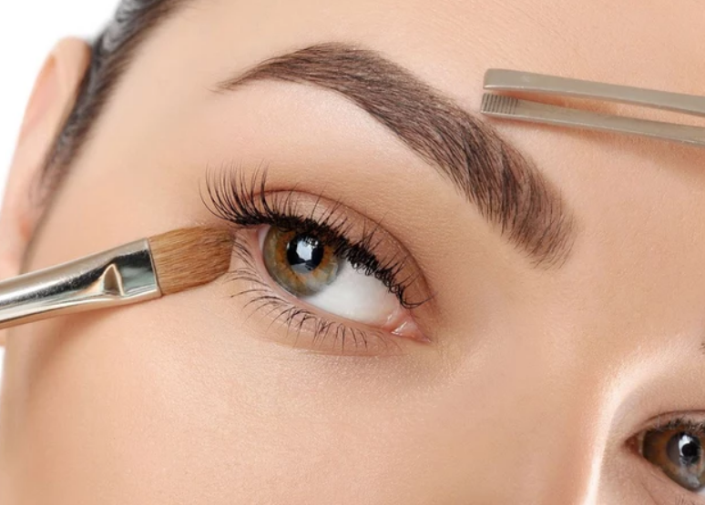 El #Microblading es la perfección. En Barcelona cada vez más, las famosas del cine o de la moda se apuntan después de hacerse un lifting de pestañas a empezar este increible tratamiento de belleza, el microblading. bonjourmadameclou.com/microblading-b…