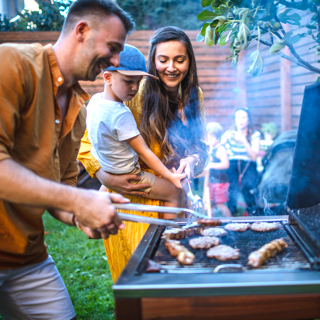 Purex's tweet photo. Allow us to be frank 🌭
We’ll leave the grilling up to you.
You leave the cleaning to us.
#FamilyTime #PureMoments #BBQ #OutdoorFun #SummerTime #SummerTimeFun #BrightClean #Purexlaundrydetergent https://t.co/aOTGiydVPN
