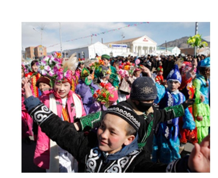 Баянөлгийн 10н жилийн хүүхдүүдэд монгол хэл заана гэхээр юуг нь дургүйцээд байгаа юм бэ. Хүн юм заана сургаад өгье гэж байхад монгол ард түмэн юм бол монгол хэлээ мэддэг л байх хэрэгтэй . Өөр улс орны иргэд биш хэлээ сурцгаа