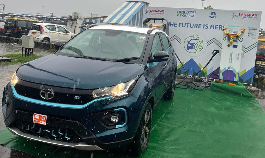 Electric Vehicle Charging Stations  started operation today at LTT, Kurla and Bhandup Railway Stations under NFR initiative. This will help railways to earn Rs 16.79 lakh per annum and will also help in combating pollution.