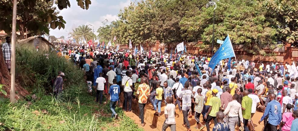 🛑 Arrêt images !
Province du Sud-Ubangi ce 01.Juillet.2022. l'homme providentiel <a href="/bembajp/">Jean Pierre Bemba</a> et quelques hauts cadres du MLC à l'occasion de la commémoration de la mort du regretté père de l'entrepreneuriat 🇨🇩 Jeannot BEMBA SAOLONA.
<a href="/Evebazaiba/">Eve Bazaiba</a> <a href="/FideleBabala/">Fidele Babala</a> <a href="/dongodym/">Dongo Yemo Mobutu</a> <a href="/sghyves/">Yves KITUMBA</a>