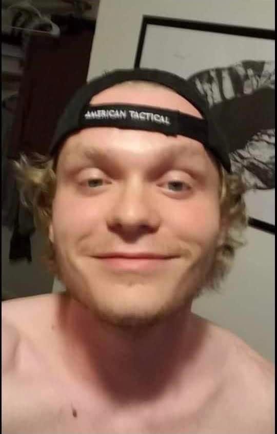 365prtygrll's tweet photo. if anyone has seen my friend’s brother please let her know!!! she hasn’t heard from him in over a week and is worried sick about him. she lives in the wayne-westland area but he could be anywhere in metro detroit!! please contact her if you’ve heard from him or seen him around https://t.co/PUulb1dUaK