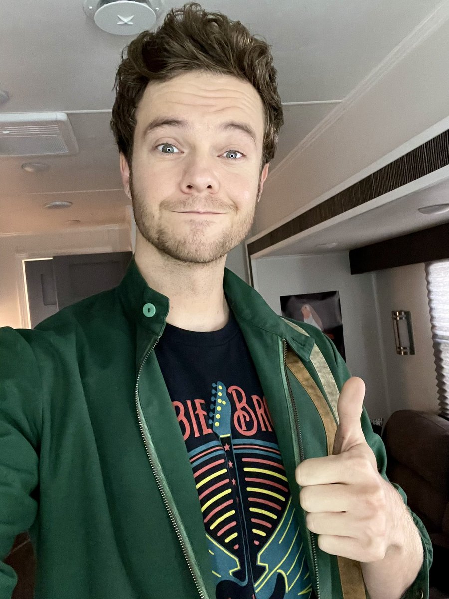 👍🏻 HAPPY FRIDAY, Y’ALL! Episode 7 is out and Hughie’s wearing a @TheDoobieBros shirt. Check out #TheBoysStrikeBack on @PrimeVideo now! @TheBoysTV #TheBoys