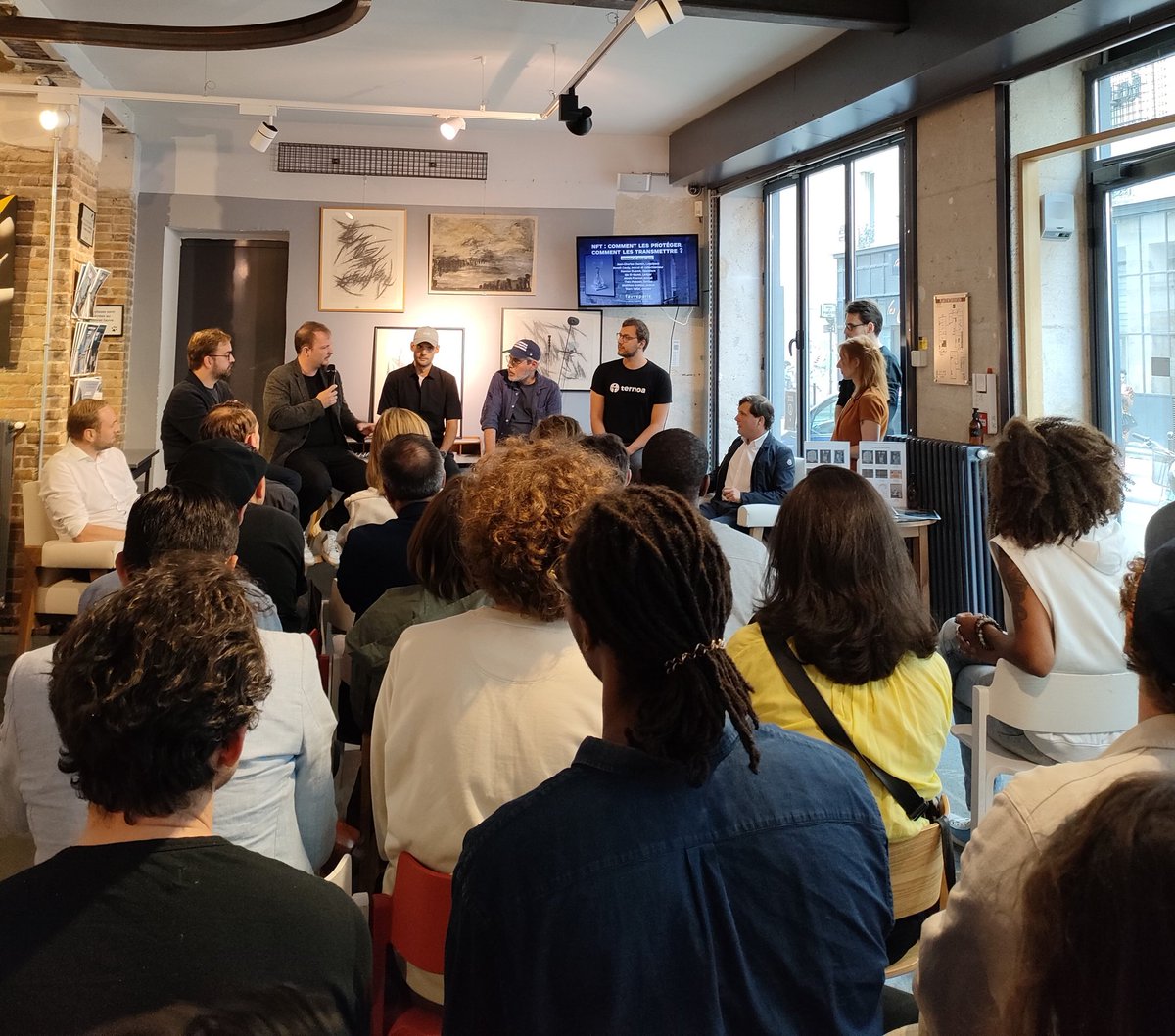 Pieceofagency's tweet photo. @matquiniou à la table ronde "NFT : comment les protéger et les transmettre ?" à @FauveParis !
cc @BnoiitC @cecinestpasleo @SydneyChiche 
#pieceofagency #avocat #nft https://t.co/SAwATL62Nq