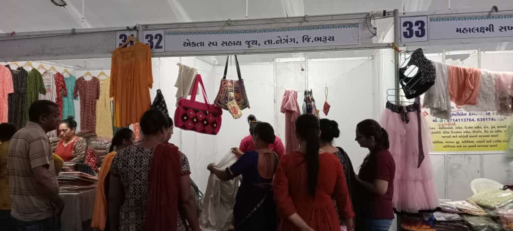 drdabharuch's tweet photo. વંદે ગુજરાત ૨૦ વર્ષનો વિશ્વાસ ૨૦ વિકાસ અંતર્ગત "સખી મેળામાં" ભરૂચ જિલ્લા ખાતે તા.૦૧/૦૭/૨૦૨૨ ના રોજ ૧૮૦૦ લોકોએ મુલાકાત લીધી અને રૂપિયા ૧,૩૮,૨૨૦/- નું વેચાણ થયું.@GlpcLivelihood @DDOBHARUCH1 @CollectorBharch @CVLata @crdgujarat1 ,@BharuchSBM https://t.co/pvSilRusKn