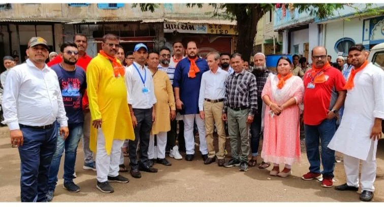 nirav_INC's tweet photo. ભગવાન જગ્નાથજીની 145 ની પૌરાણિક રથયાત્રા નિમિત્તે રથયાત્રા ના રૂટ પર પદયાત્રા કરી સ્થાનીય નગરજનો અને પોલીસ ના ઉચ્ચ અધિકારીઓ સાથે સીધો સંવાદ કરવાનો તથા રથયાત્રા પાવન દર્શન નો અને તેમાં સહભાગી થવાનો પવિત્ર અવસર પ્રાપ્ત થયો.

#NiravBaxi https://t.co/Gs6Ite2bts