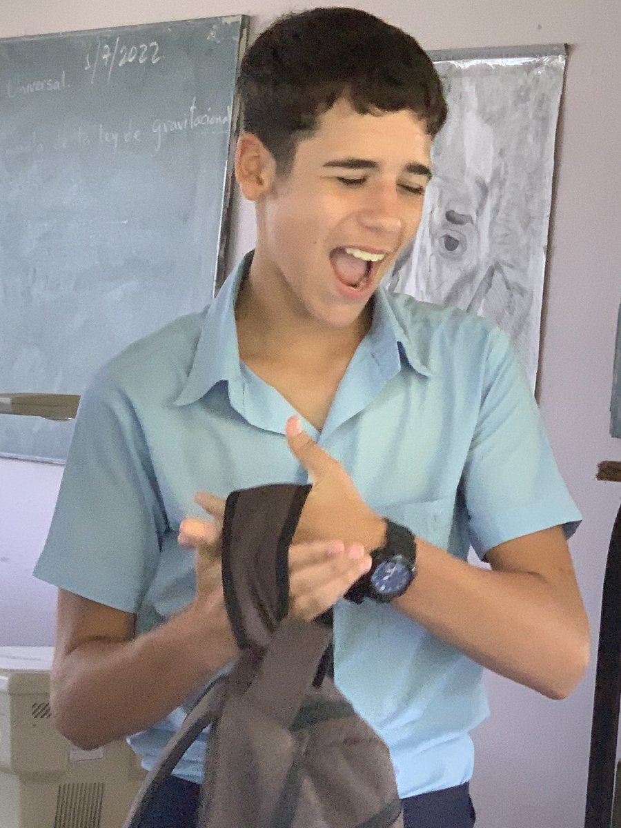 YandiFC's tweet photo. Yo saliendo de la prueba de matemáticas después de poner que jose tenia 0,275 hermanos https://t.co/BGzTB32ng8