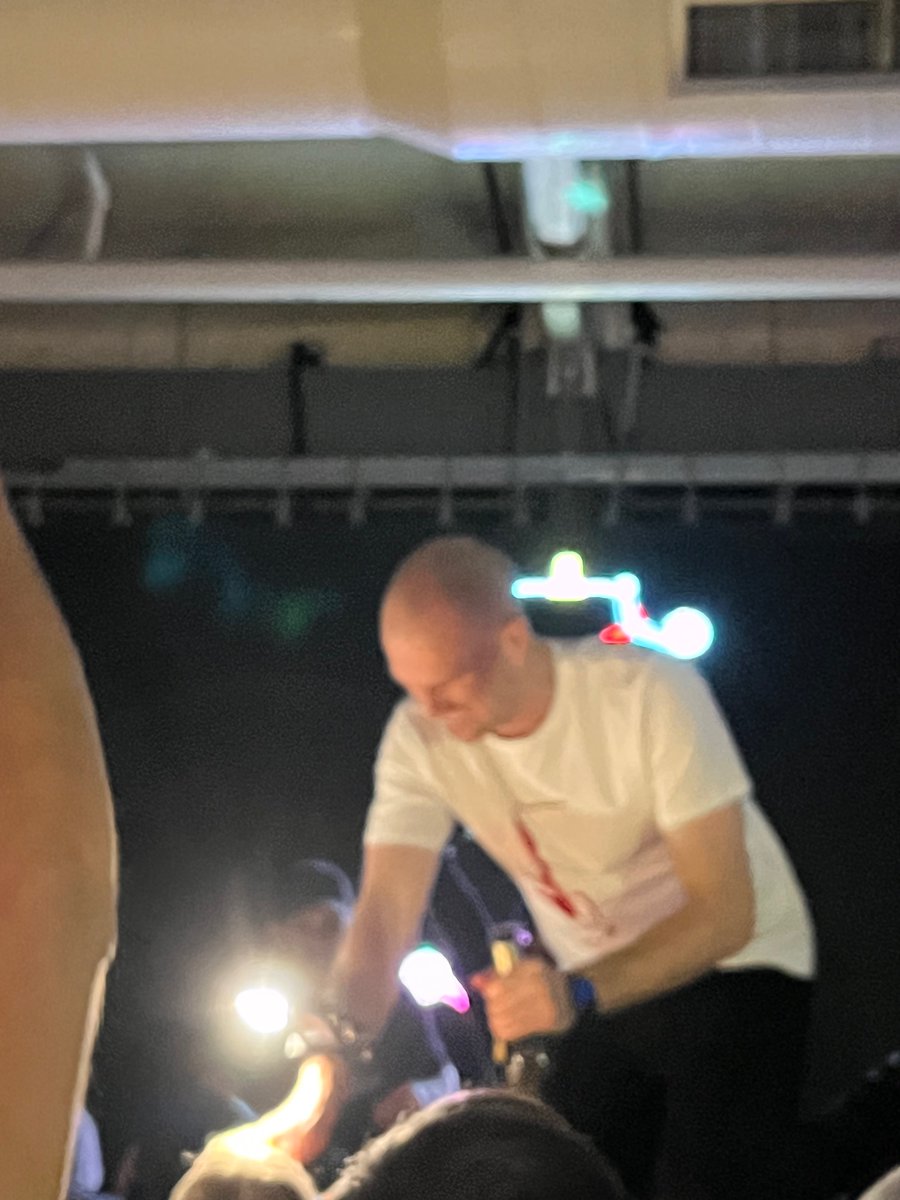 LilBluRaveateer's tweet photo. My bf had never seen DaDa before, so we went last night and had a Blast!! Such positivity and energy- always a good time! 🍾🍌🍌🍾🎶
#DaDaLife https://t.co/RHWLUerY6K